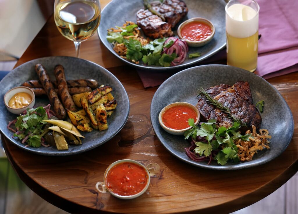 Imagem mostra almoço servido em um dos restaurantes em Porto Alegre.