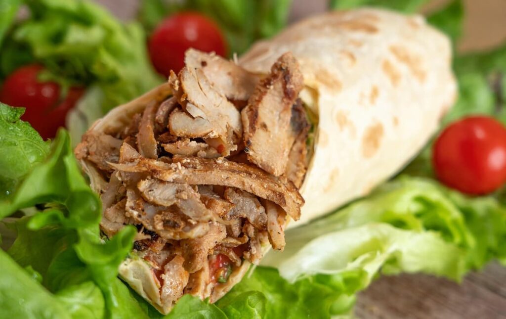 Imagem mostra um saboroso shawarma.